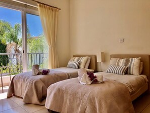 3 室のベッドルーム、セーフティボックス (室内)、アイロン / アイロン台、WiFi