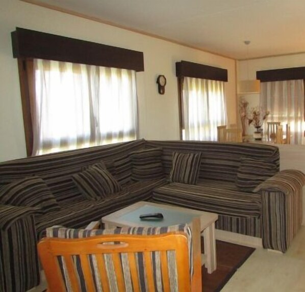 テレビ、DVD プレーヤー