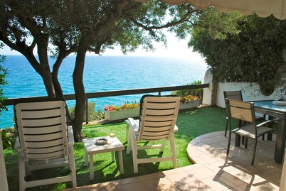 BEAUTIFUL HOUSE IN FIRST LINE HOUSE 