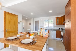 Fridge, microwave, oven, stovetop - Boquer Way, in Port de Pollensa. (Port Pollensa)