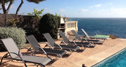 4 Schlafzimmer Villa mit herrlichem Blick auf das Meer und den Pool