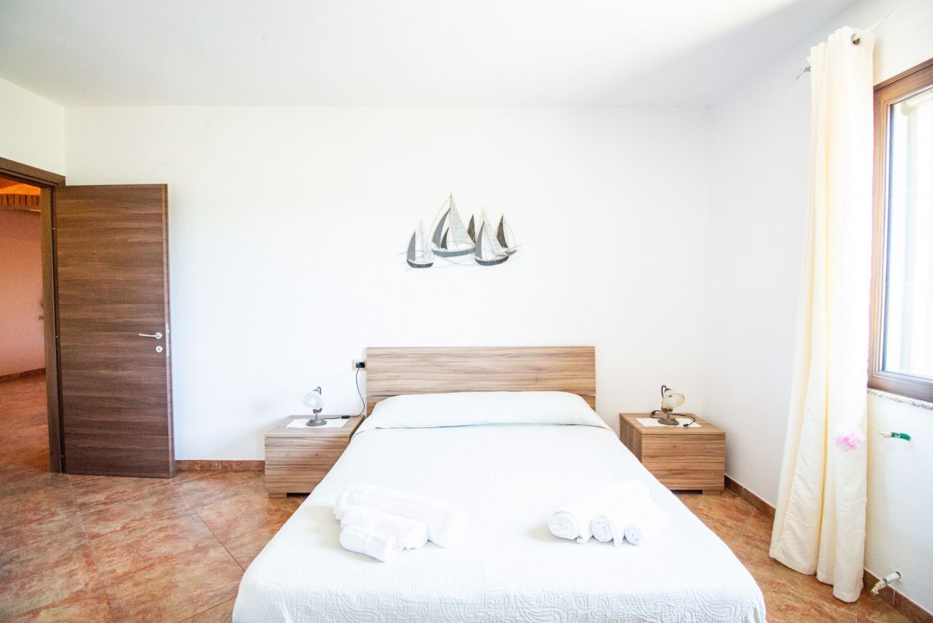 4 Schlafzimmer, Bügeleisen/Bügelbrett