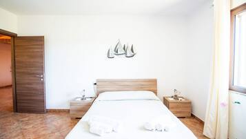 4 Schlafzimmer, Bügeleisen/Bügelbrett