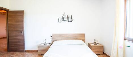 4 bedrooms, iron/ironing board