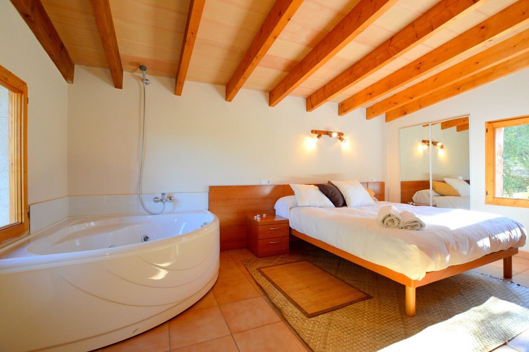 2 chambres, fer et planche à repasser, Wi-Fi gratuit, draps fournis