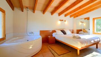 2 slaapkamers, een strijkplank/strijkijzer, gratis wifi, beddengoed