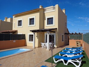 Een verwarmd zwembad