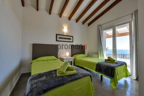 3 makuuhuonetta, silitysrauta/-lauta, ilmainen Wi-Fi, vuodevaatteet