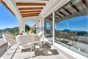 Outdoor dining - Villa Letizia Luxury villa, 180º sea view for 6 people with private pool. (Moraira)