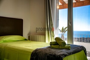 3 bedrooms, iron/ironing board, free WiFi, bed sheets - Villa Letizia Luxury villa, 180º sea view for 6 people with private pool. (Moraira)
