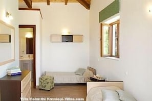4 bedrooms, iron/ironing board, WiFi, bed sheets