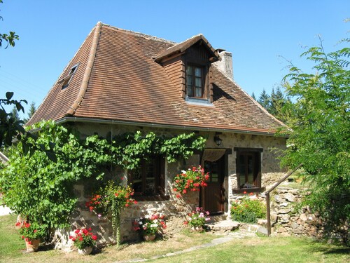 Petite maison de campagne charmante dans un hameau isolé de Chabrenas