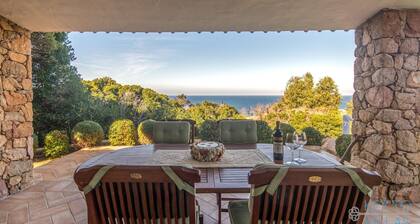 Belle villa moderne de 2 chambres, piscine privée, vue sur la mer, petit jardin, prÚs de la plage