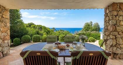 Schöne moderne Villa mit 2 Schlafzimmern, privatem Pool, Meerblick, kleiner Garten, nahe Strand