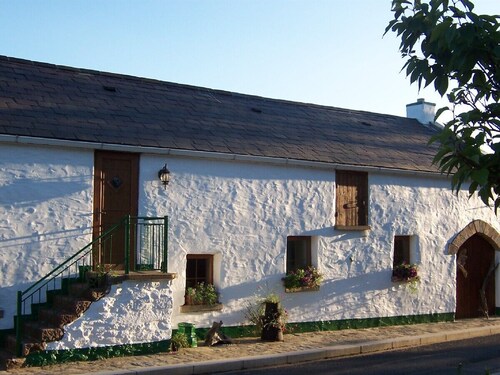 Beautiful converted stone barn, huge open fire, panoramic view of countryside