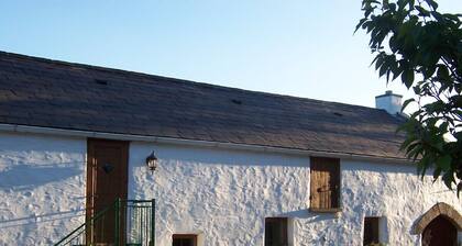 Beautiful converted stone barn, huge open fire, panoramic view of countryside