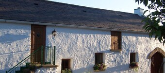 Beautiful converted stone barn, huge open fire, panoramic view of countryside