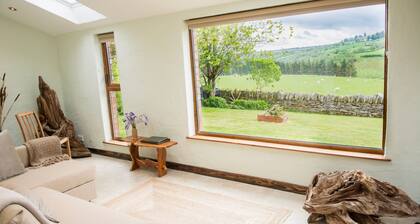 Beautiful converted stone barn, huge open fire, panoramic view of countryside