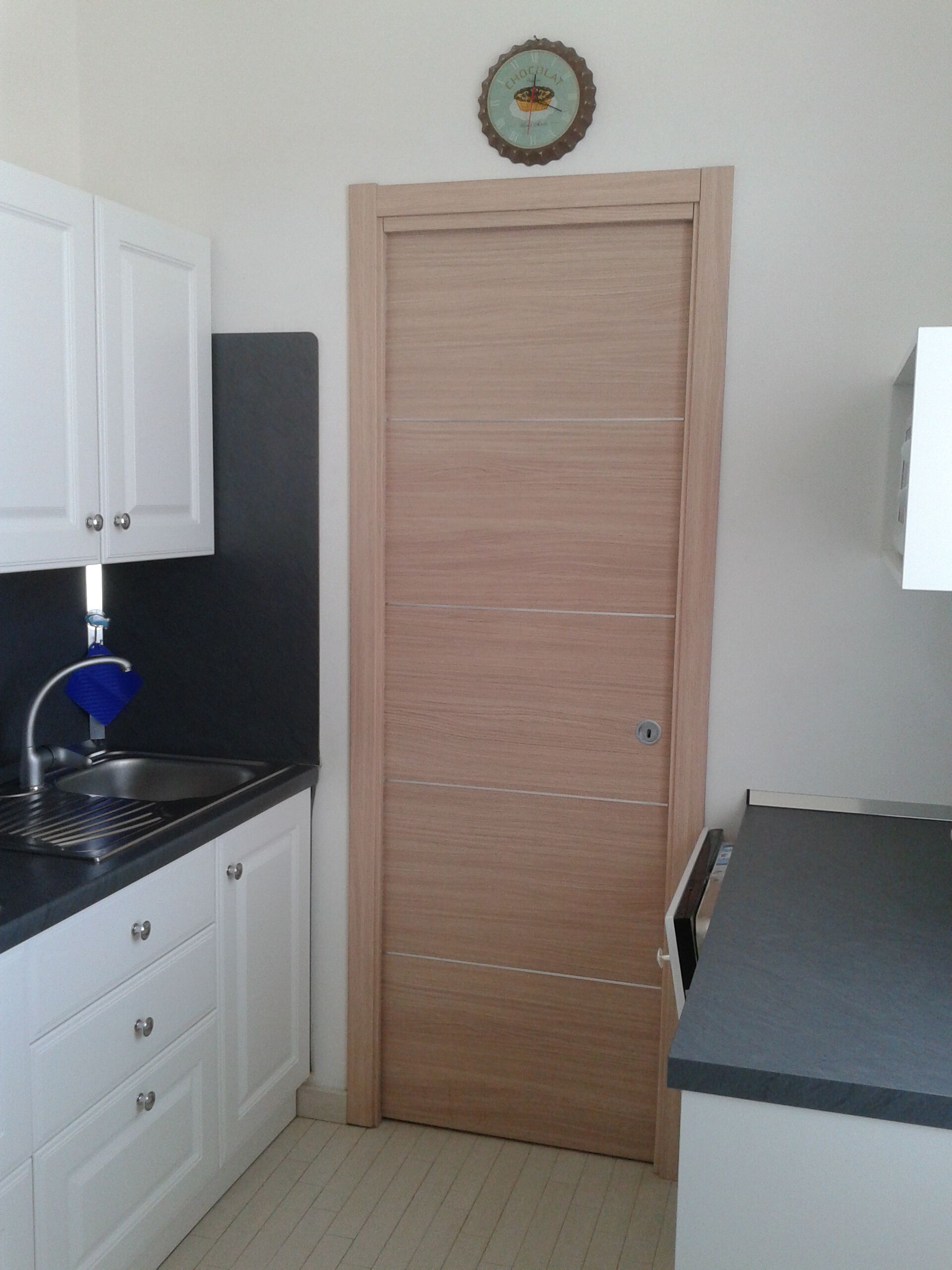 Réfrigérateur, micro-ondes, plaque de cuisson, lave-vaisselle