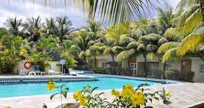 Flic En Flac, tastefully furnished 2 bedroom 2 bathroom apt Close To Beach<br>