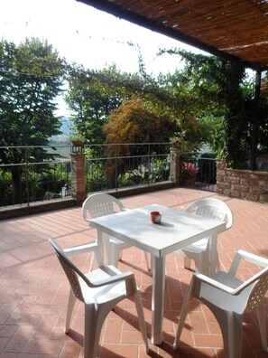 تناول الطعام بالخارج