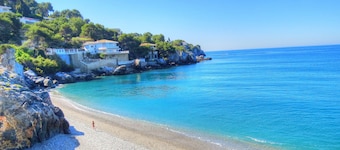 Amazing luxury 7 bed villa on cliff over sea with private pool, sauna and jacuzzi