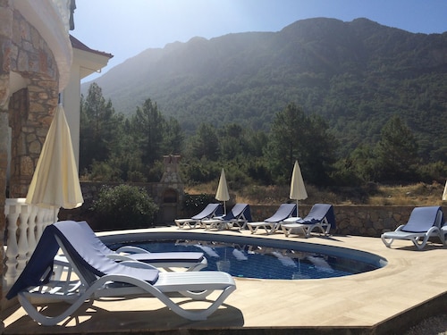 Detached Villa - Private Pool - Stunning Mountain Views