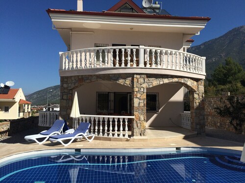 Detached Villa - Private Pool - Stunning Mountain Views