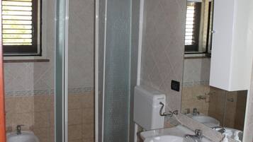 Doccia, asciugacapelli, bidet