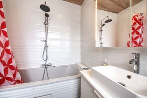 Baignoire, sèche-cheveux