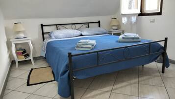 2 dormitorios, tabla de planchar con plancha, wifi gratis y ropa de cama