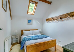 2 bedrooms, iron/ironing board, travel cot, free WiFi