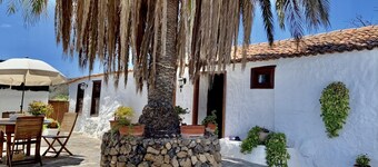 Charming Rural House Las Perez in Tenerife South: Scenic Accommodation