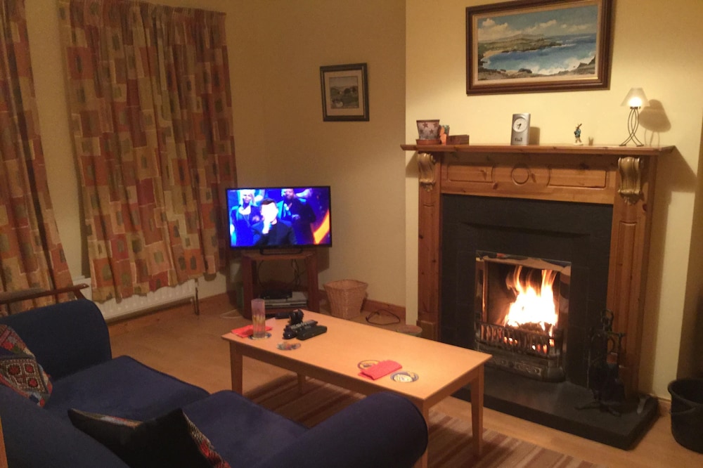 A Modern, Comfortable 3 Bedroom House, 5 Minutes From The Causeway Coast