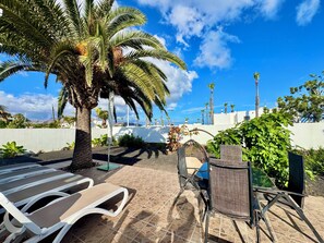 Outdoor dining - Cozy  Villa at Las Terracitas/ Internet &+Alarm+English TV (PLAYA BLANCA - LANZAROTE)
