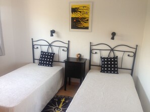 3 slaapkamers, een strijkplank/strijkijzer, wifi, beddengoed