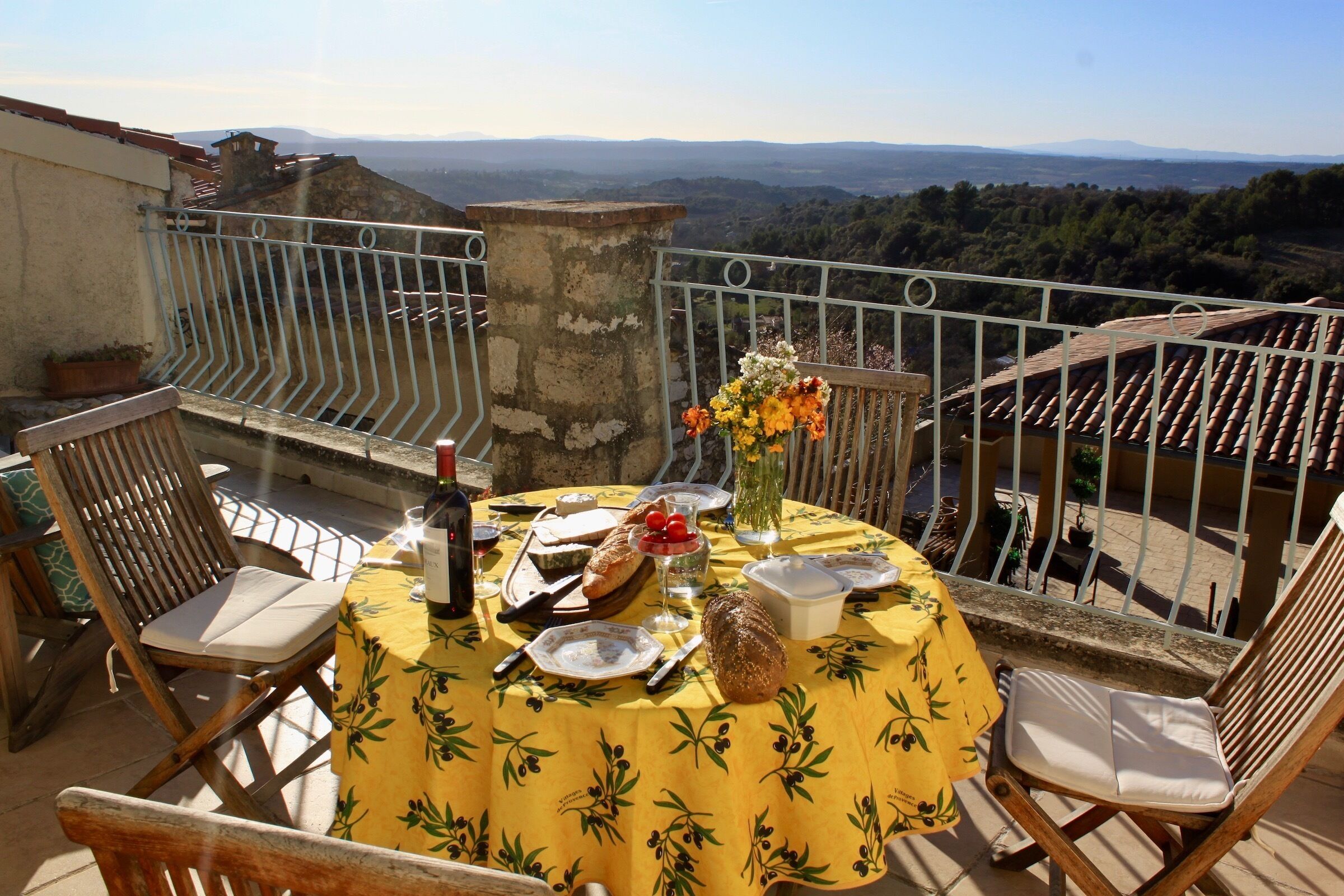 Dorfhütte mit Panoramablick und Terrasse, nahe Gorges du Verdon, Frankreich