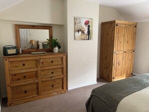 4 Schlafzimmer, Bügeleisen/Bügelbrett, Internetzugang, Bettwäsche