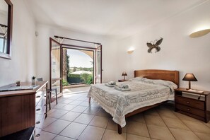 3 bedrooms, in-room safe, iron/ironing board, travel cot - Exclusive Retreat in Vilamoura, private pool, off-street parking, Free AC & wifi (Vilamoura)