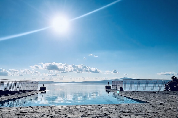 Infinity pool