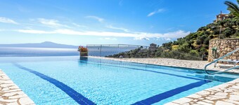 Luksus 6 seng / 6 bad, aircondition, havutsikt, privat basseng og boblebad