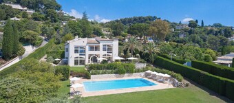Contemporary Luxury Villa in St Paul-Commanding Seaview
