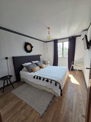 4 bedrooms, desk, iron/ironing board, free WiFi