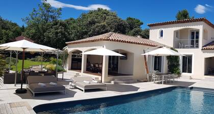 villa air conditioning, heated pool, jacuzzi -
