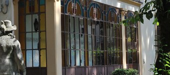 Elegant apartment in Art Nouveau villa near the center with private parking 