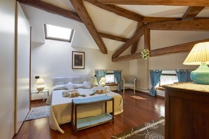 2 Schlafzimmer, Schreibtisch, Bügeleisen/Bügelbrett, Reisekinderbett