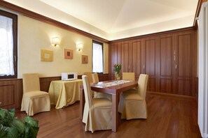 Dining - Spacious apartment in Art Nouveau villa near the center with private parking  (Verona)