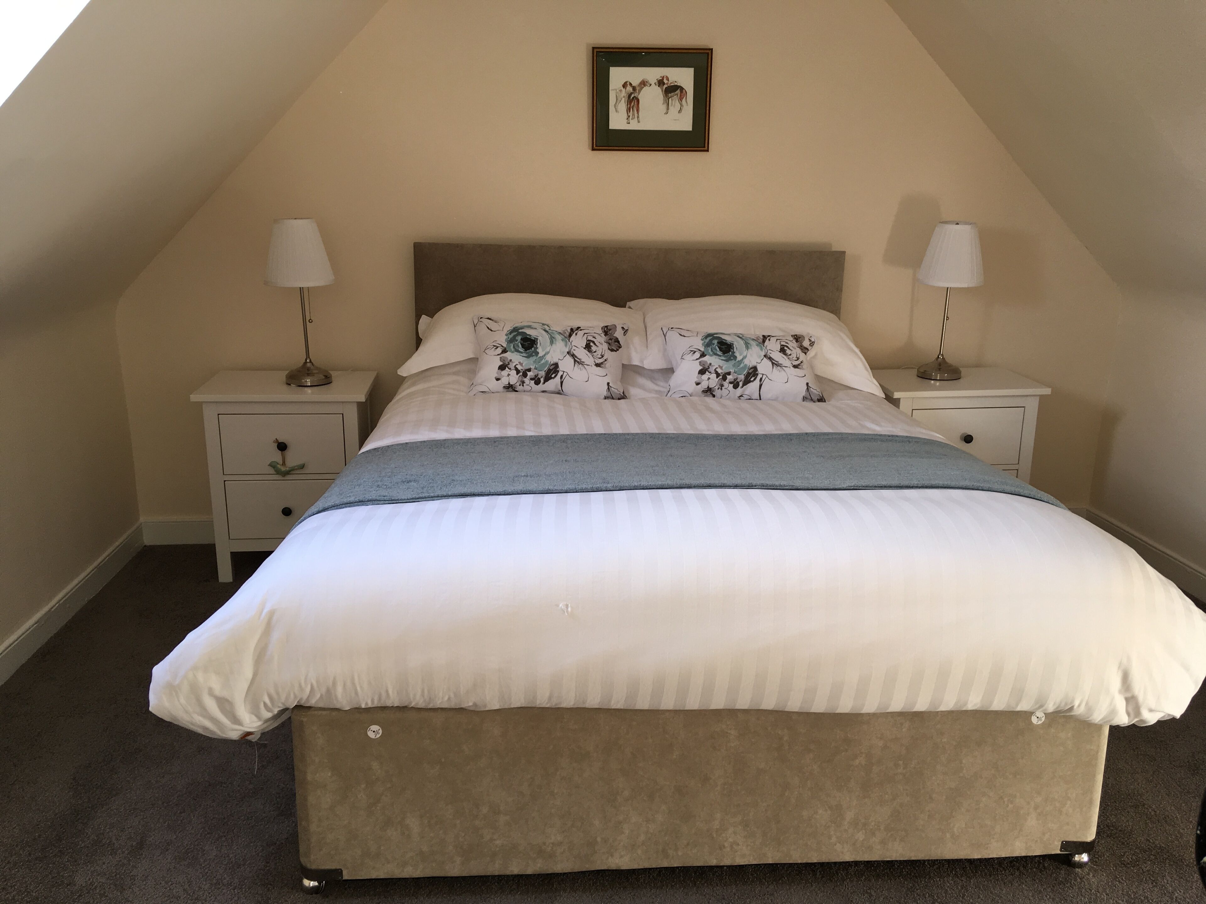 4 bedrooms, iron/ironing board, bed sheets