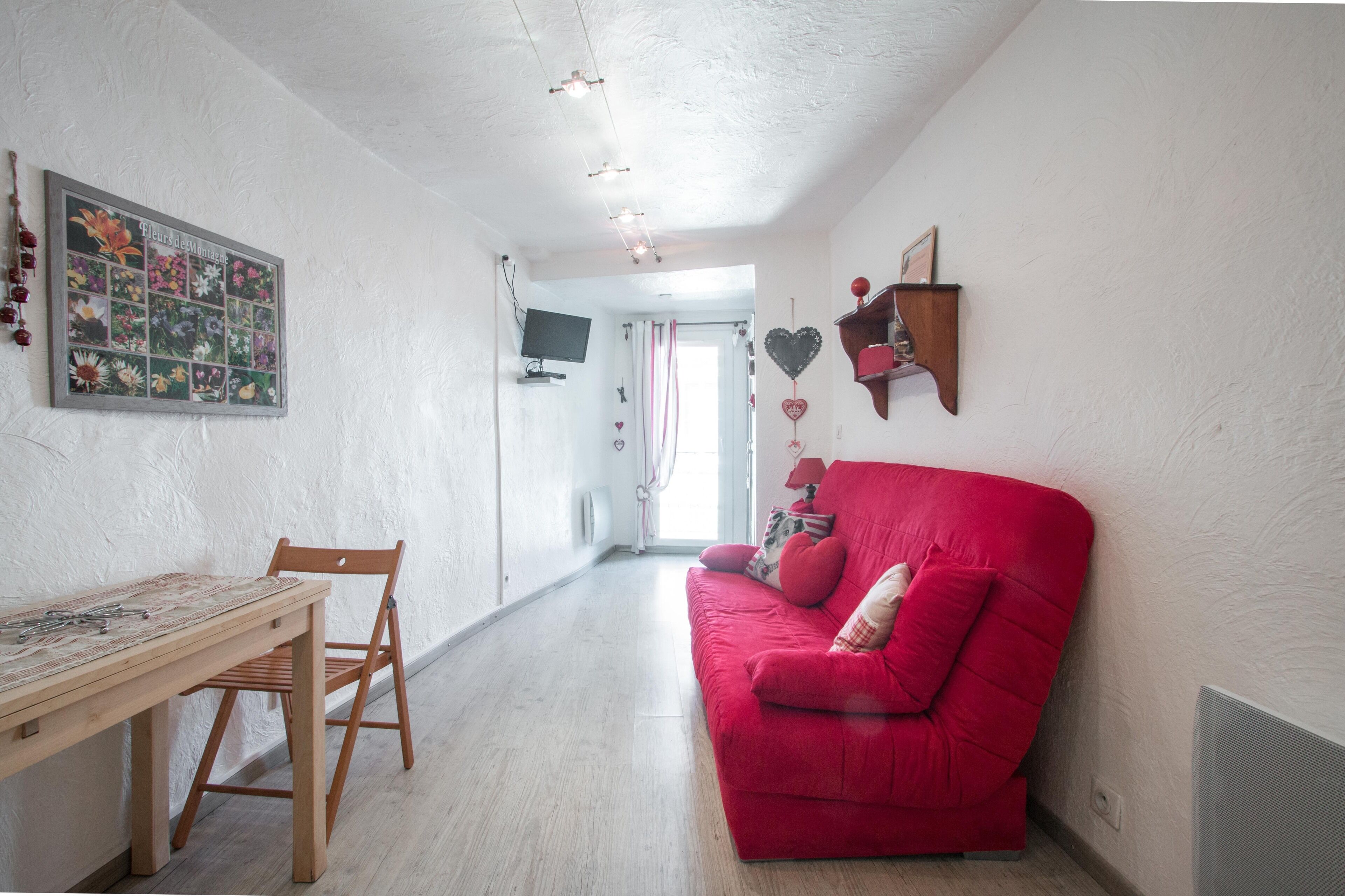 New studio in full center of the village