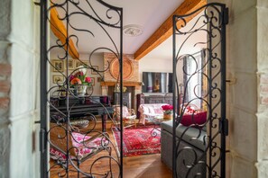 Smart TV, fireplace, DVD player, ping pong - Beautiful house with swimming pool, in Little Tuscany between Albi and Toulouse (Ambres)